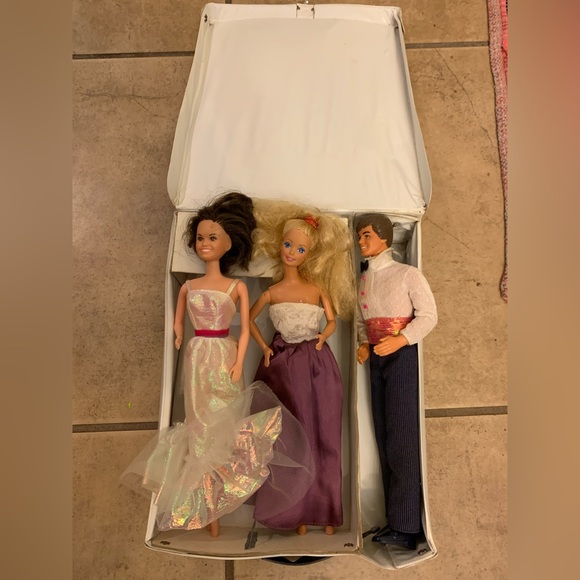 Barbie Vintage Fashion Doll Case With 3 Vintage Dolls: 2 Barbies, 1 Ken Doll - Picture 1 of 3